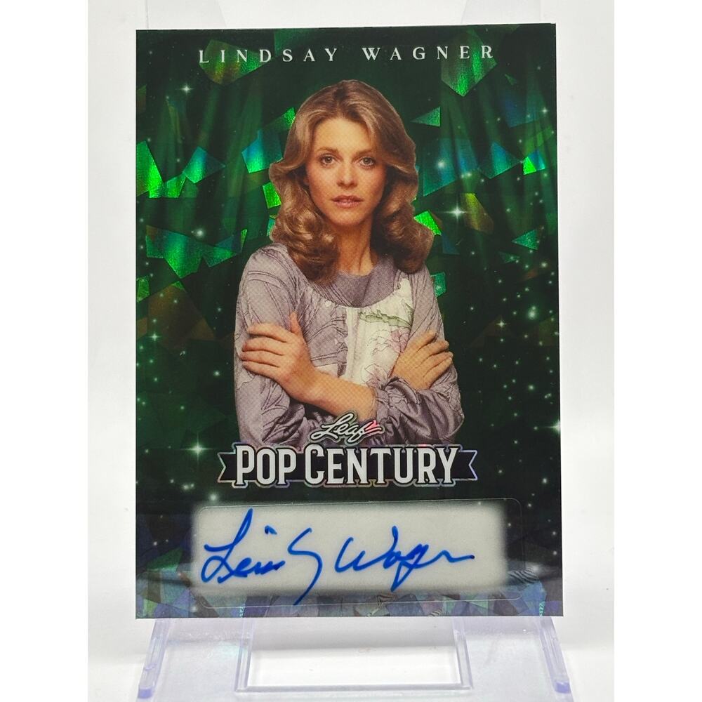 2026 Leaf Pop Century Lindsey Wagner Green Crystal Auto 2/3 SSP The Bionic Woman